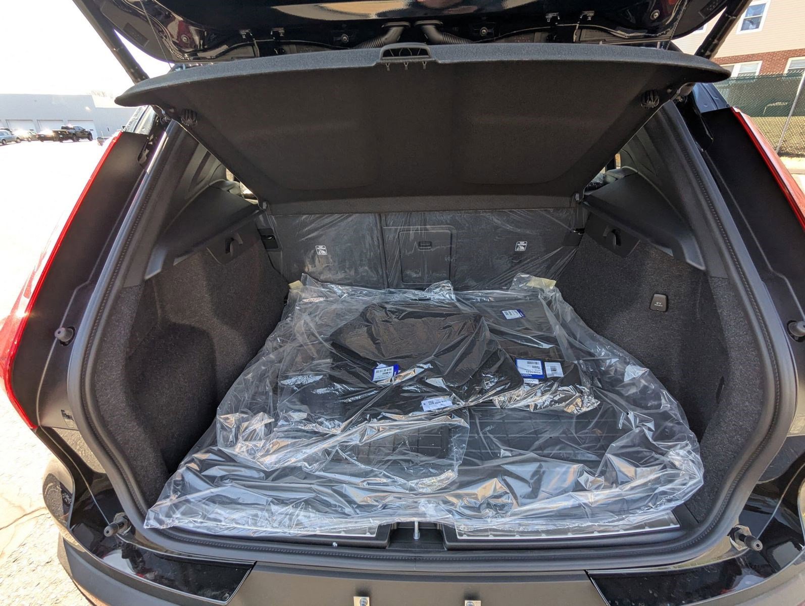 New 2025 Volvo XC40 B5 Plus w/ Protection Package Premier image 19