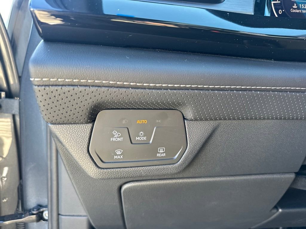 Used 2025 Volkswagen Atlas Cross Sport SE image 19