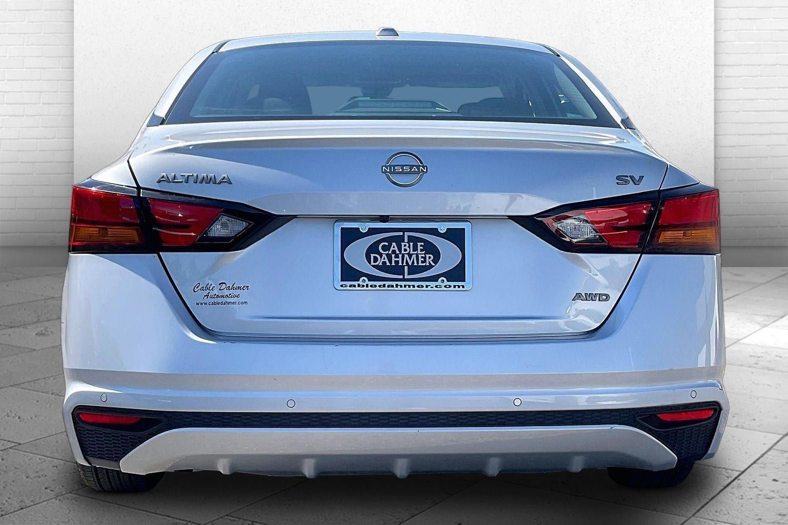 Used 2024 Nissan Altima 2.5 SV AWD/4WD image 3