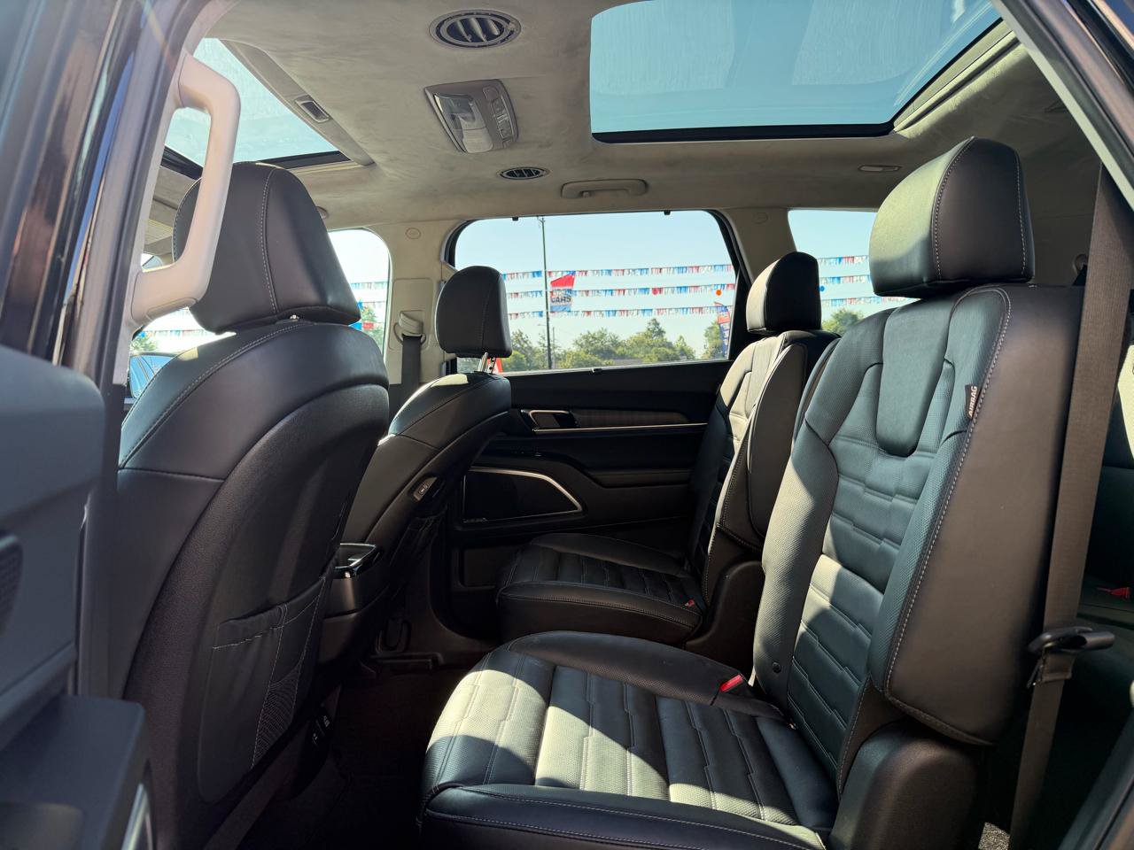 Used 2024 Kia Telluride SX Prestige w/ Towing Package AWD/4WD image 19