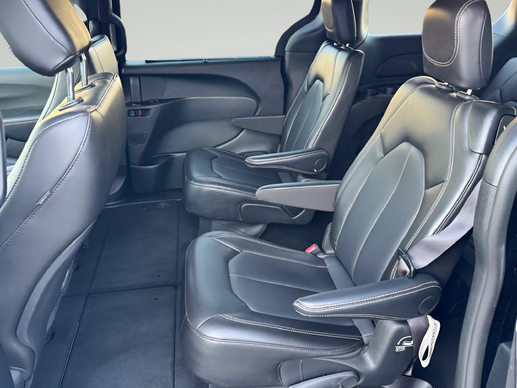 Used 2025 Chrysler Pacifica Select FWD image 31