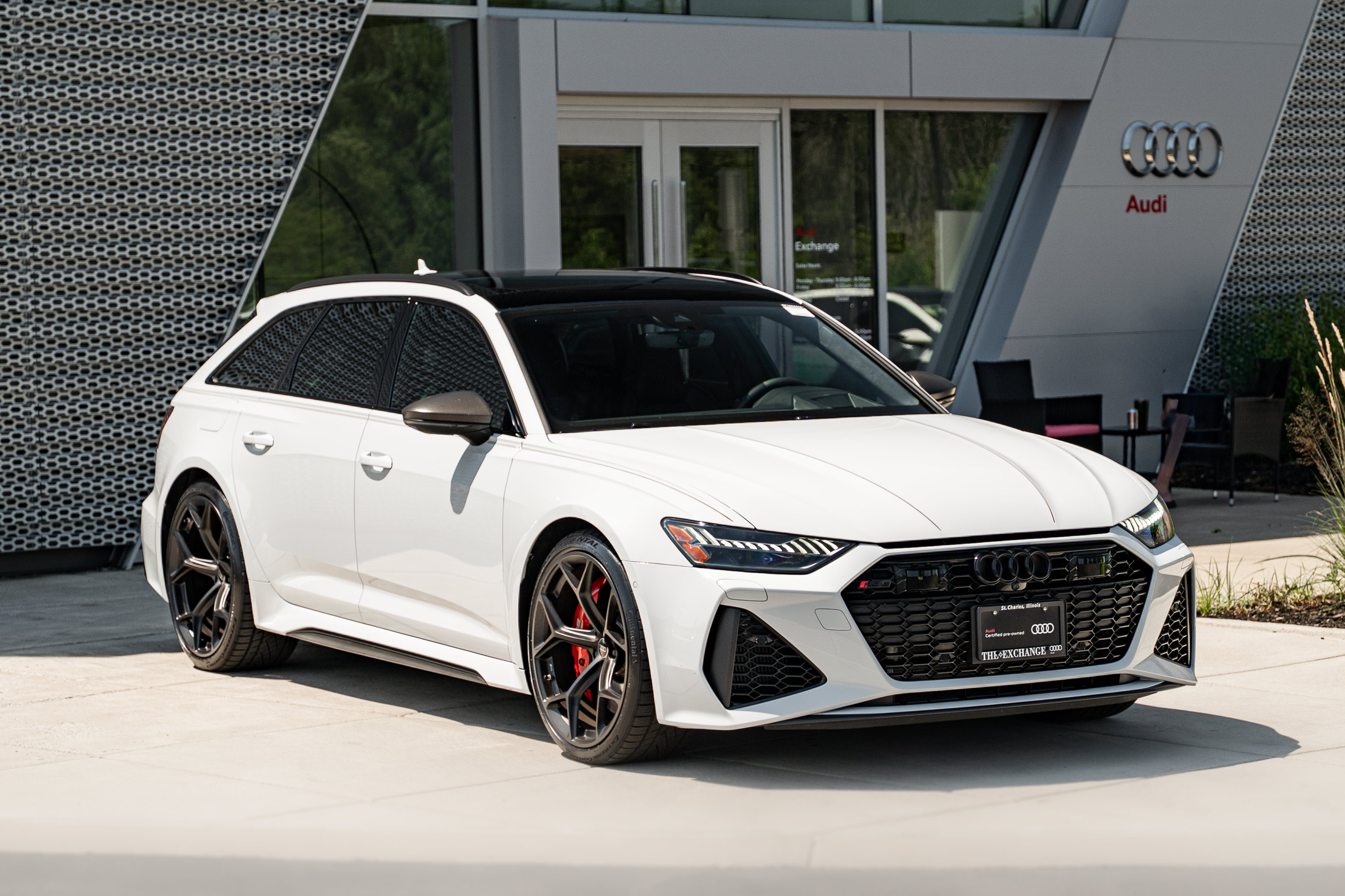 Certified 2025 Audi RS 6 performance AWD/4WD image 2