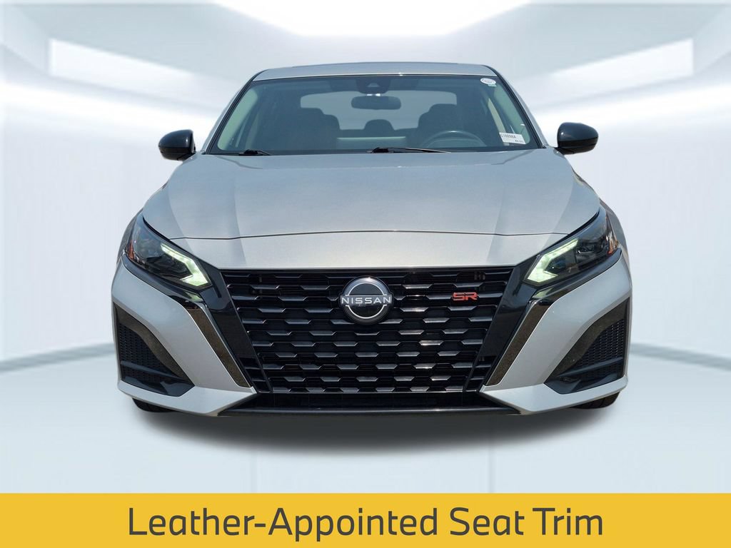 Used 2023 Nissan Altima 2.5 SR w/ SR Premium Package FWD image 11