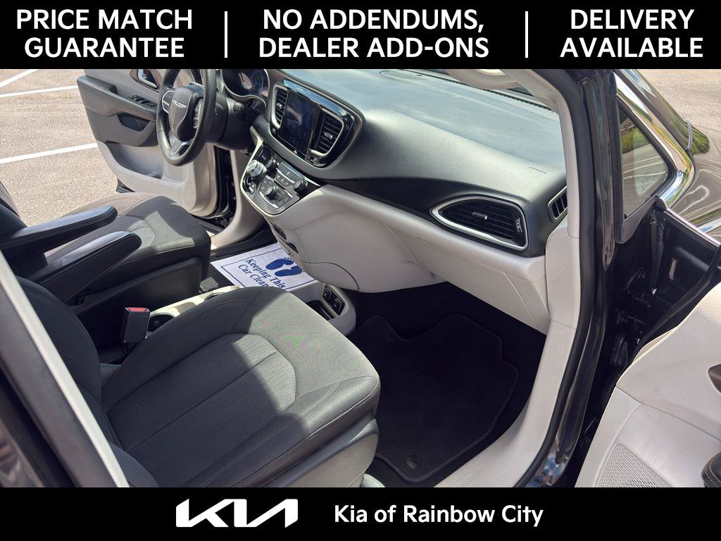 Used 2017 Chrysler Pacifica Touring FWD image 20