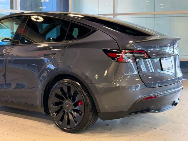 Used 2022 Tesla Model Y Performance AWD/4WD image 13