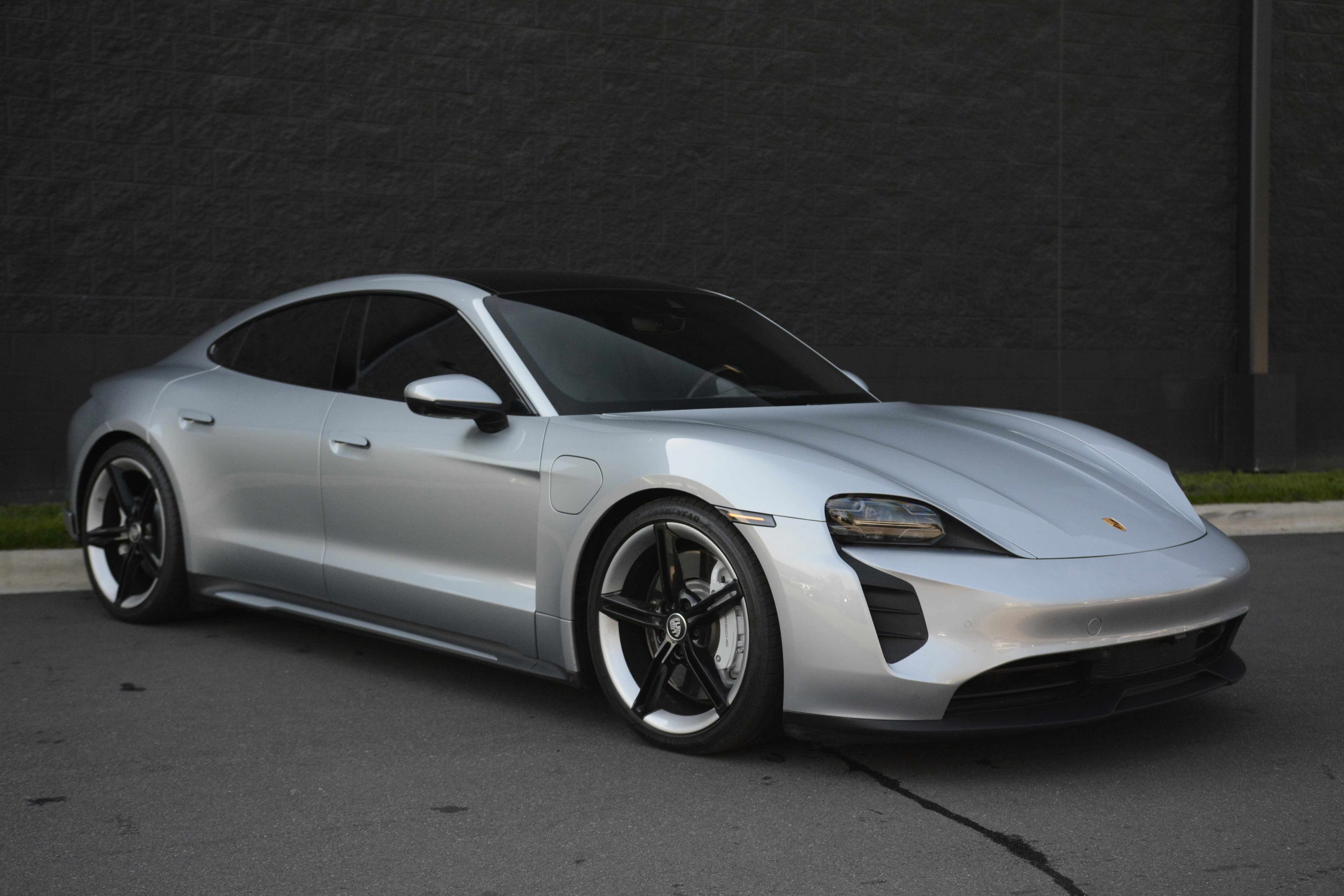 Certified 2022 Porsche Taycan 4S image 9