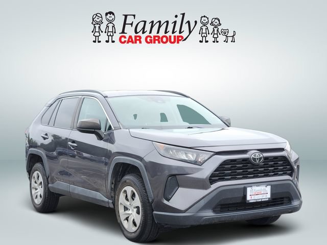 Used 2019 Toyota RAV4 LE FWD image 2