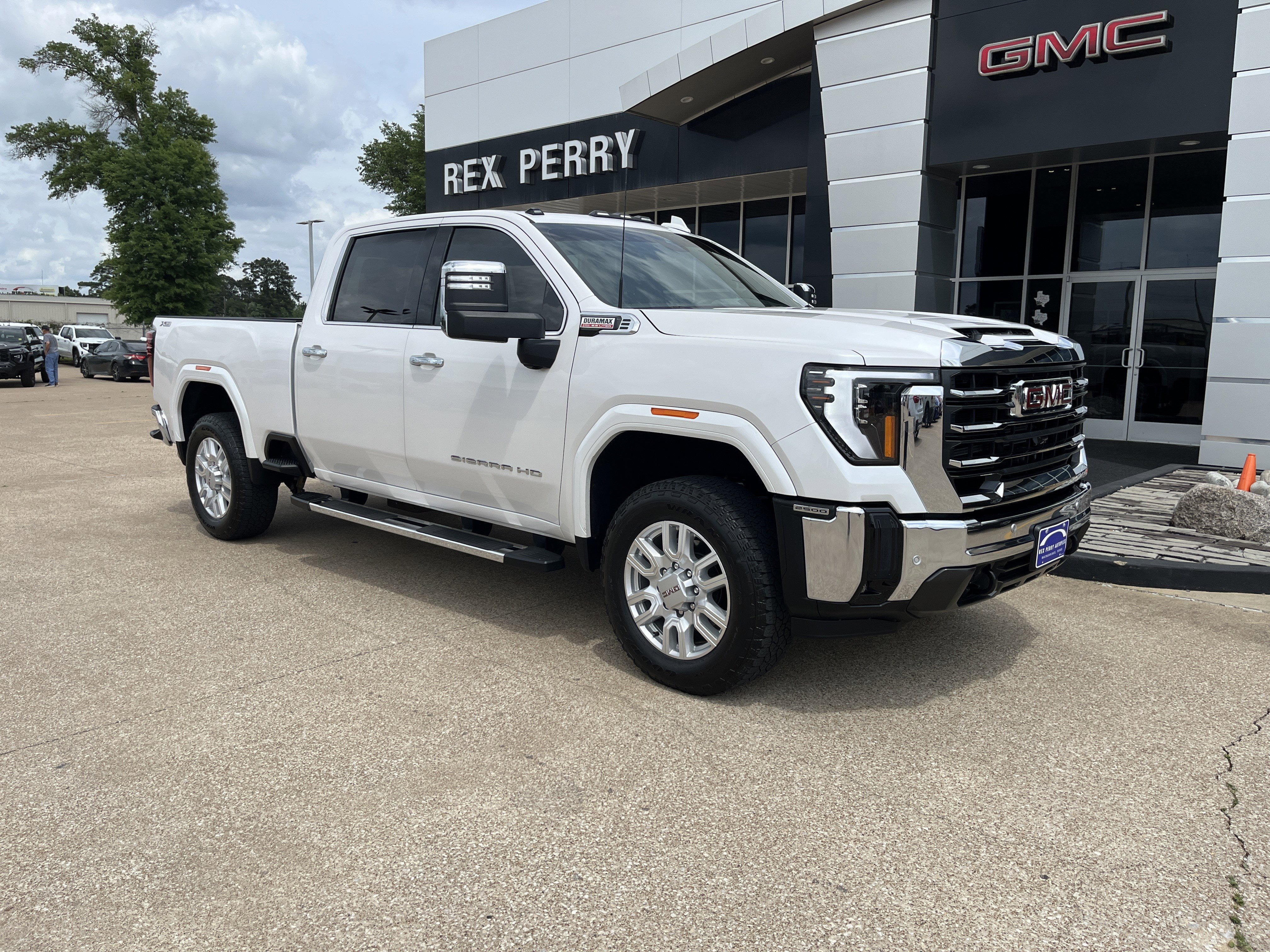Used 2024 GMC Sierra 2500 SLT w/ SLT Premium Package image 2