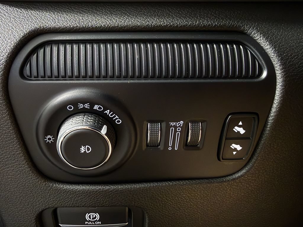 Used 2022 Jeep Wagoneer Series III AWD/4WD image 31