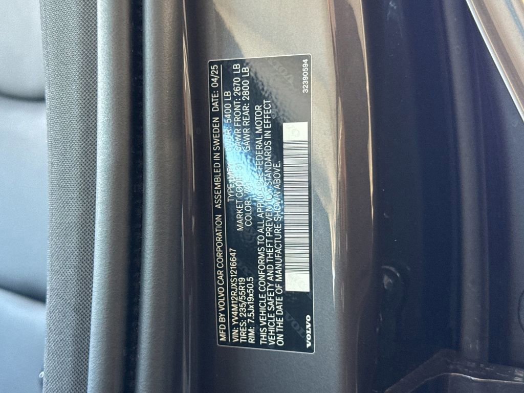 Certified 2025 Volvo XC60 B5 Core AWD/4WD image 28