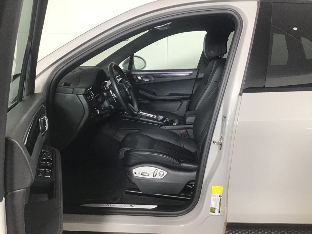 Certified 2023 Porsche Macan S AWD/4WD image 5