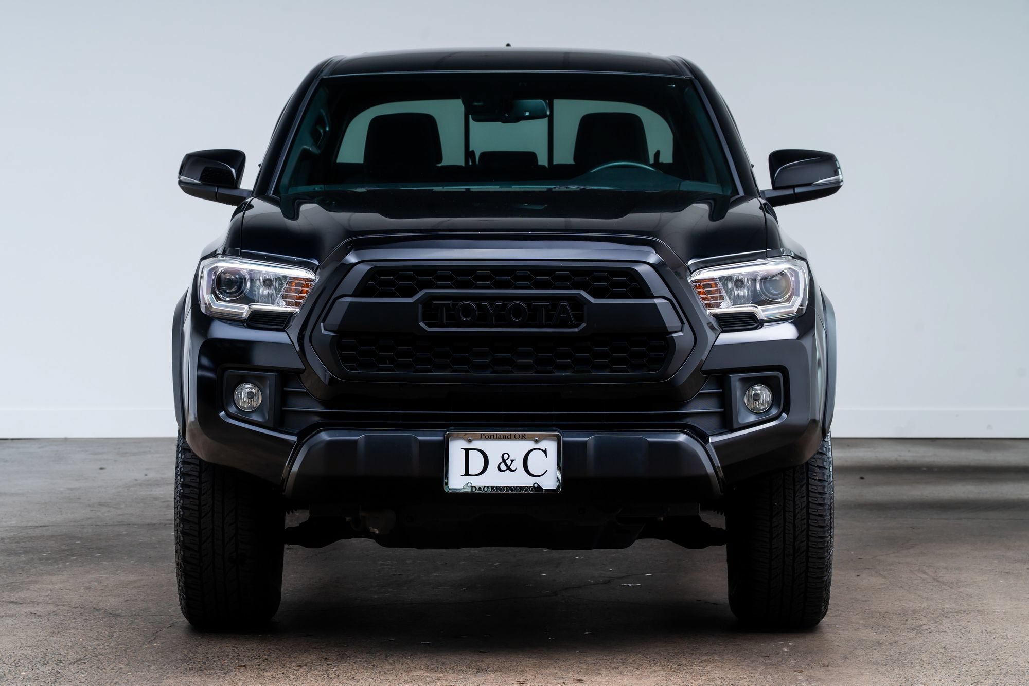 Used 2019 Toyota Tacoma TRD Off-Road w/ Technology Package AWD/4WD image 2