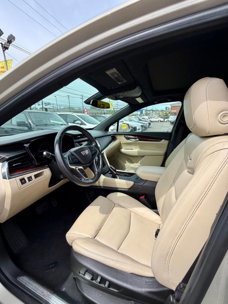 Used 2017 Cadillac XT5 Luxury w/ LPO, Wheel Lock Package AWD/4WD image 11