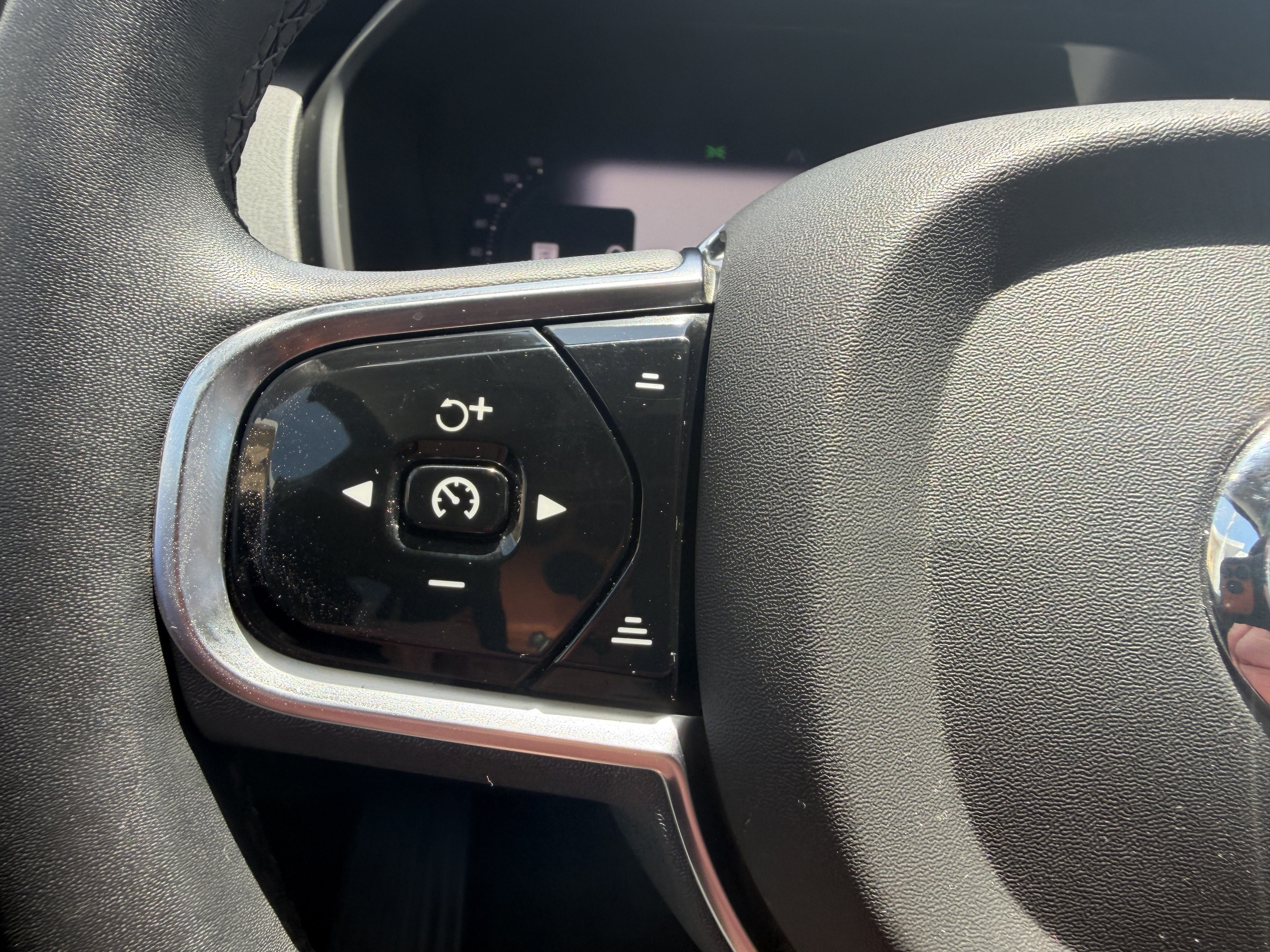 Certified 2023 Volvo XC90 B6 Ultimate w/ Protection Package Premier AWD/4WD image 28