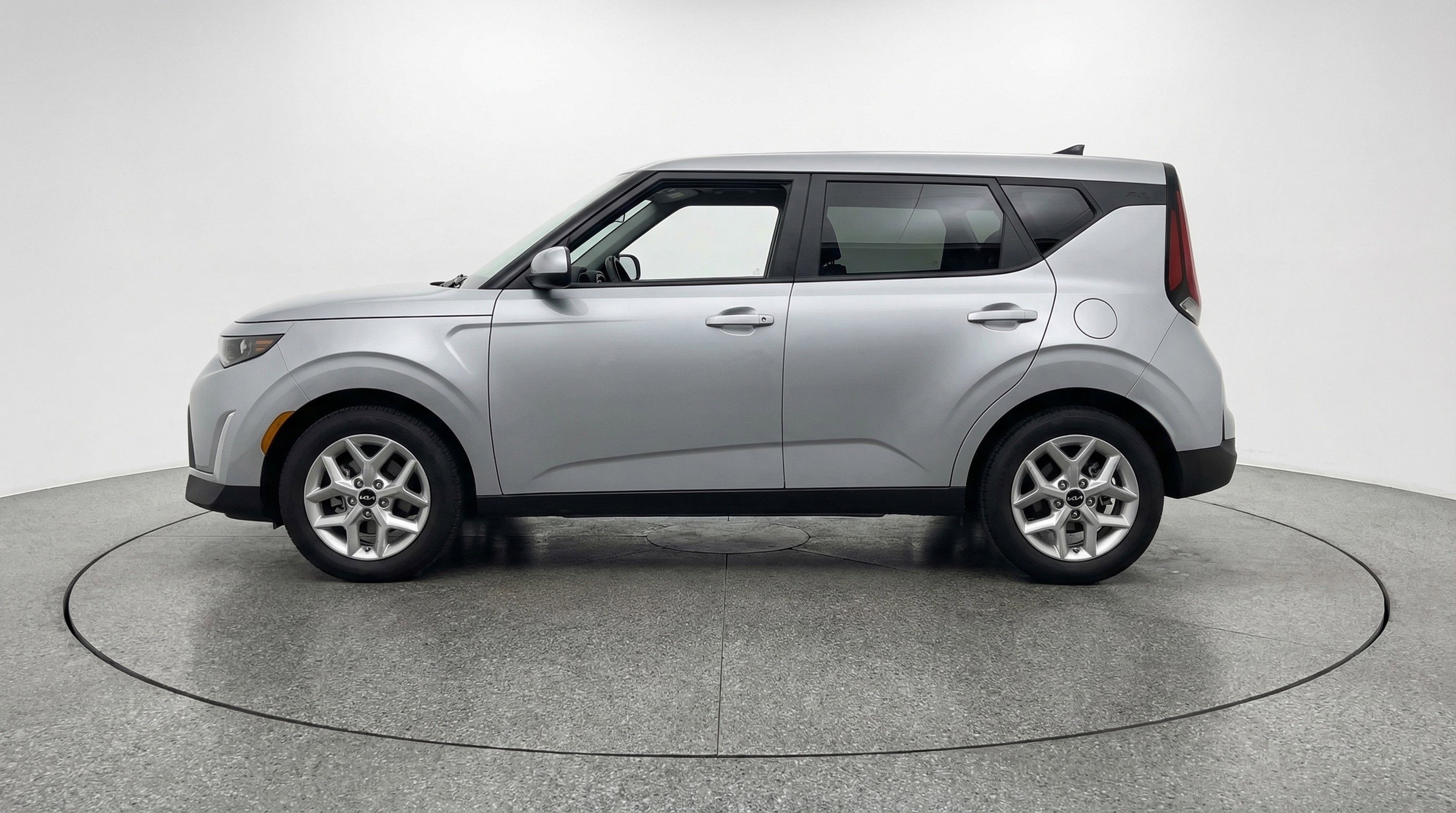 Used 2025 Kia Soul LX w/ LX Technology Package image 5