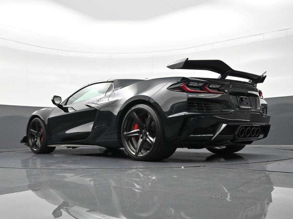 Used 2024 Chevrolet Corvette Z06 w/ Z07 Performance Package image 24