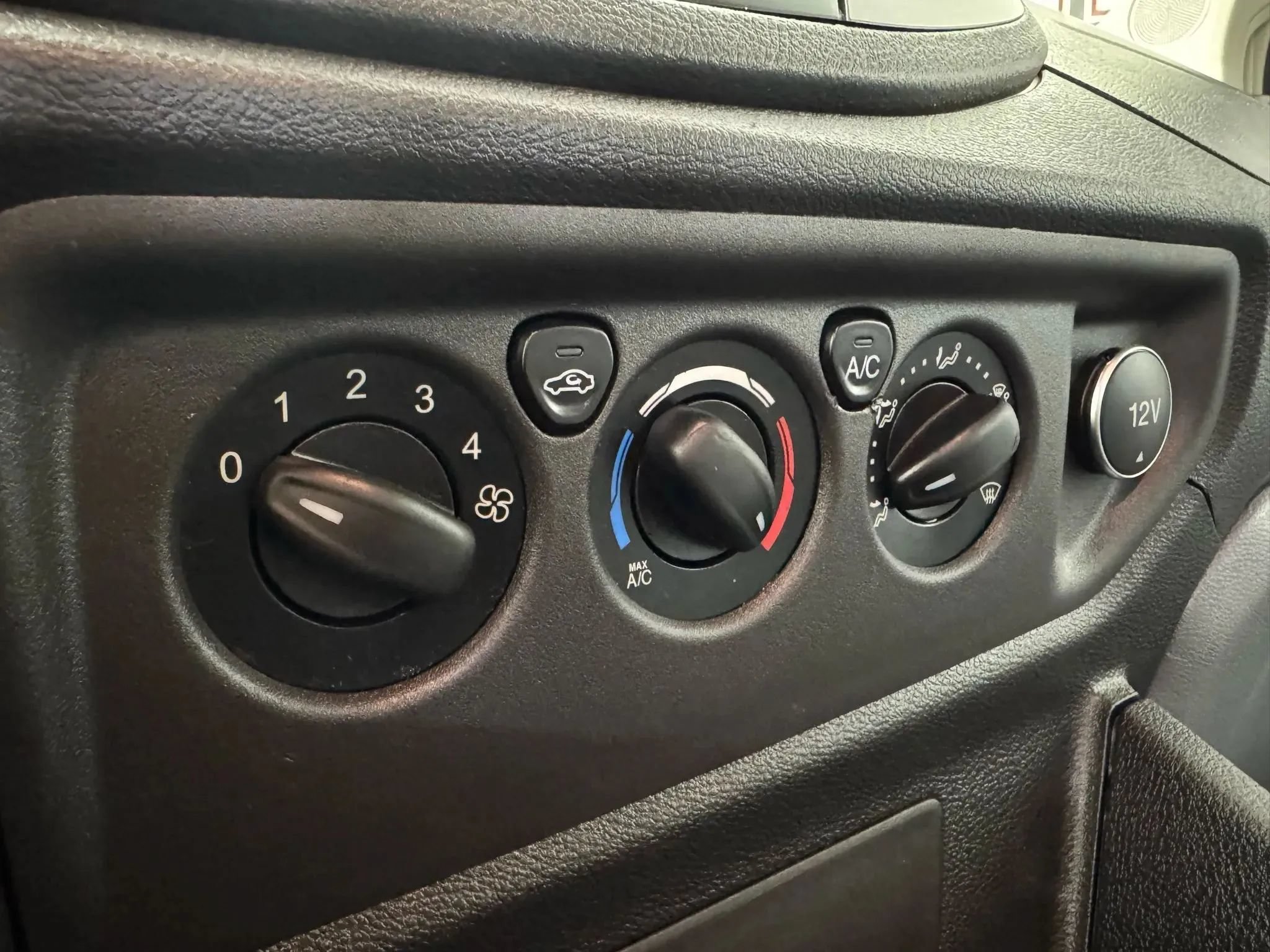 Used 2019 Ford Transit 250 148 Low Roof RWD image 19