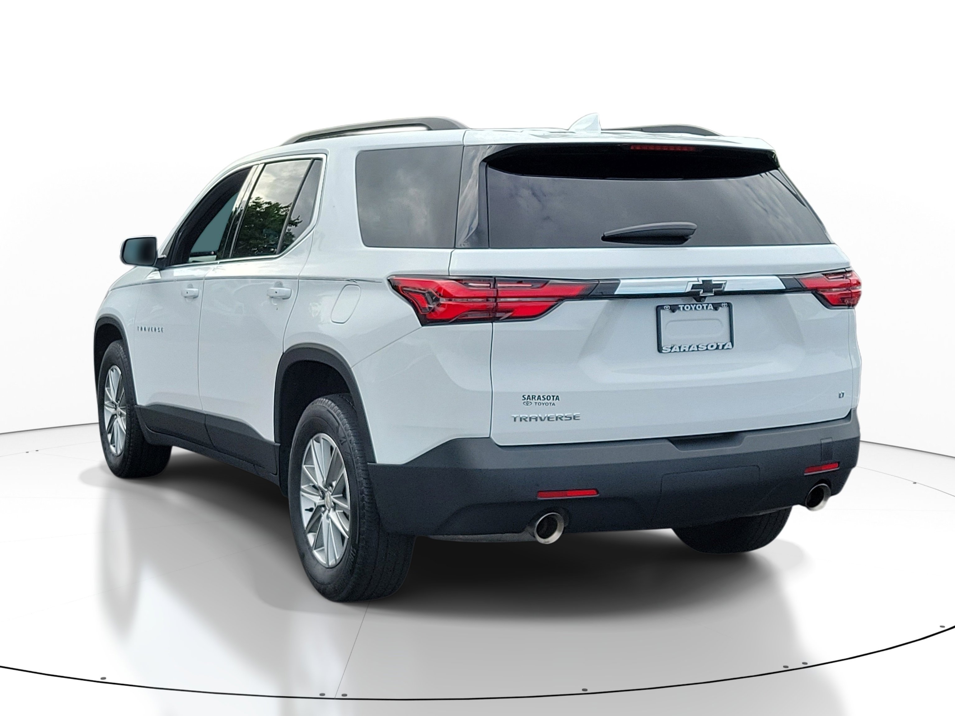 Used 2023 Chevrolet Traverse LT FWD image 4