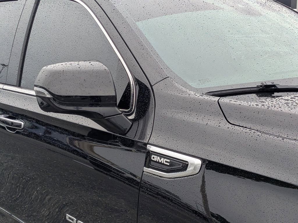 Used 2024 GMC Yukon Denali w/ Advanced Technology Package image 9