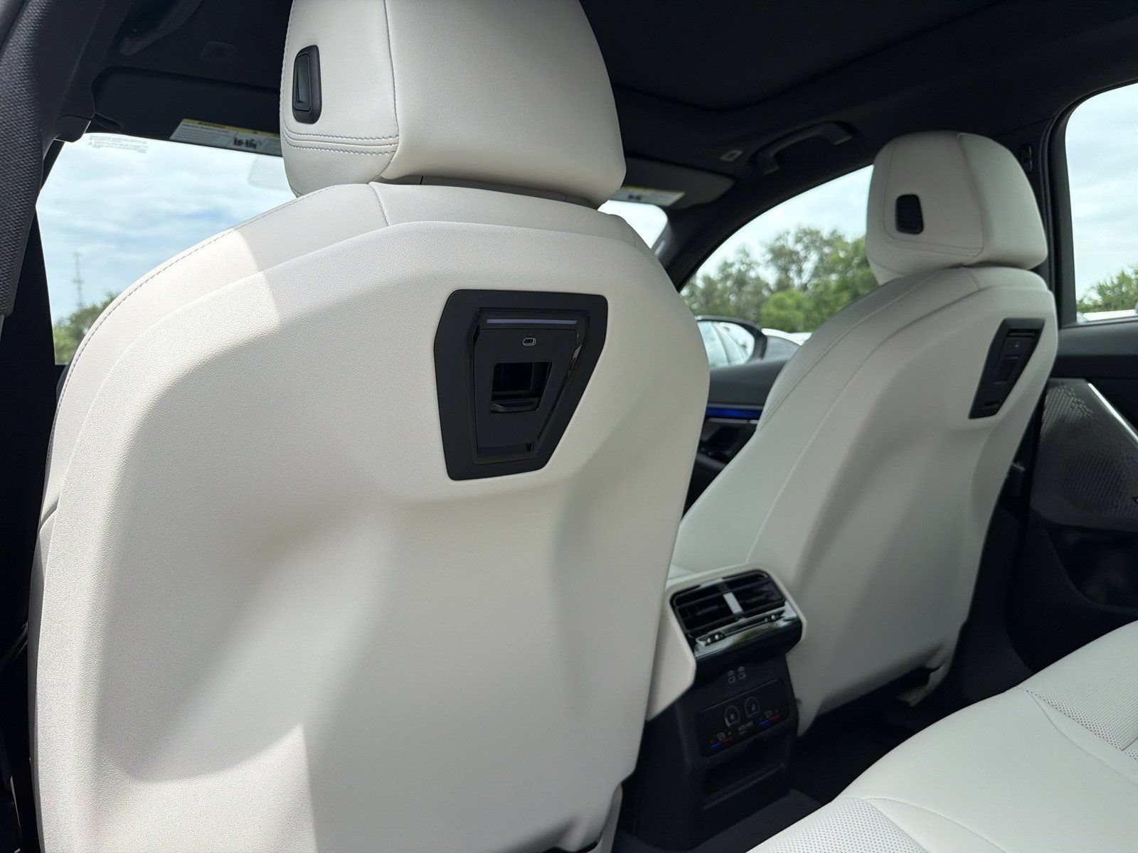 New 2027 BMW 550e xDrive w/ Executive Package AWD/4WD image 19