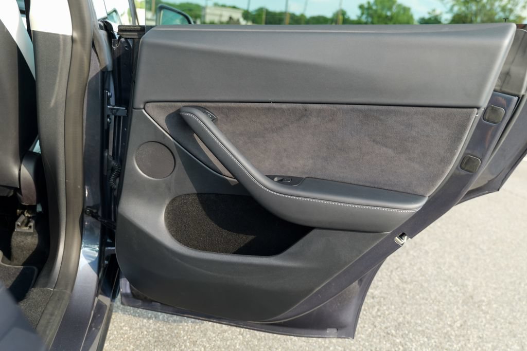 Used 2023 Tesla Model Y Long Range AWD/4WD image 29