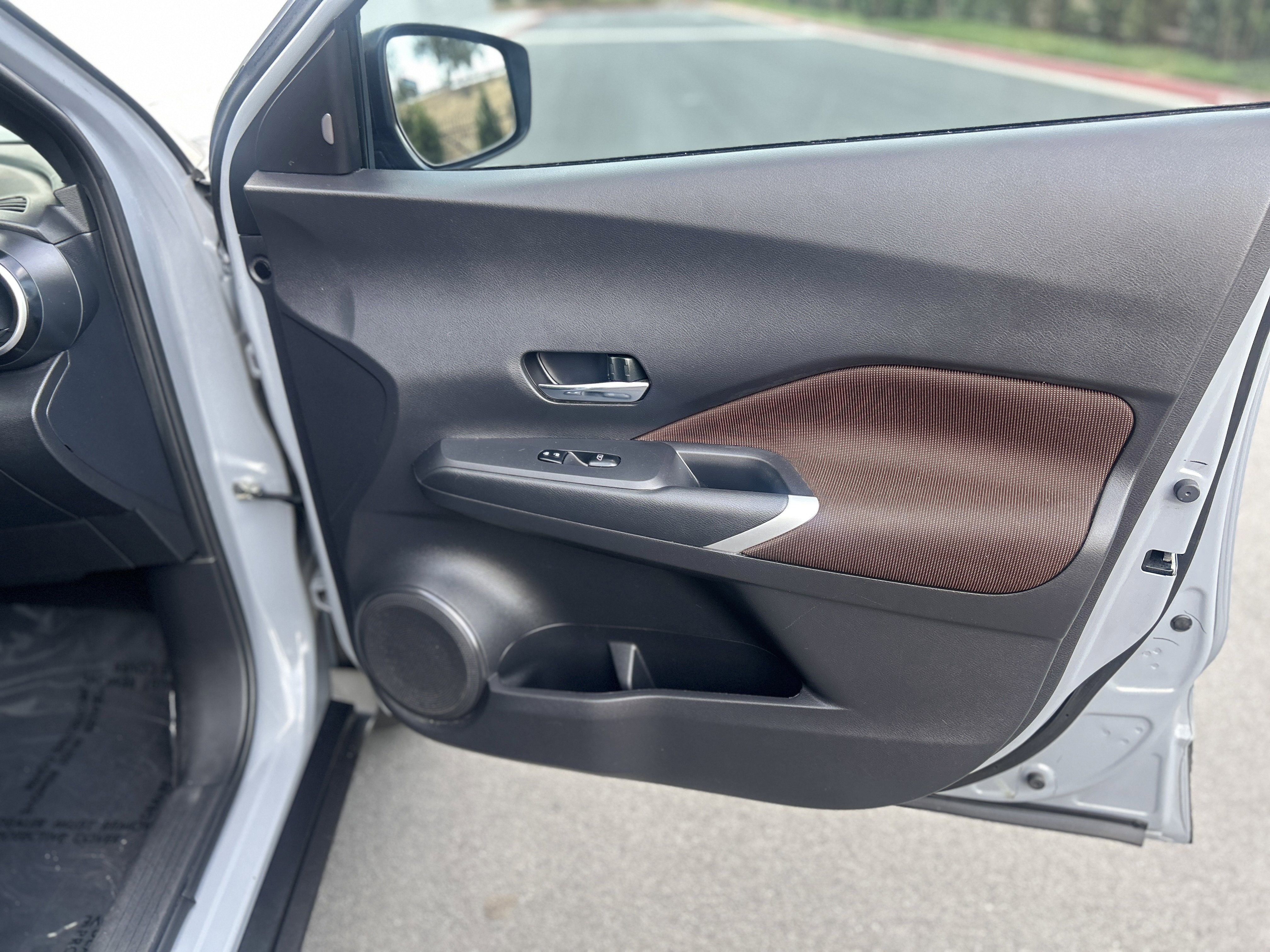 Used 2023 Nissan Kicks SR image 27