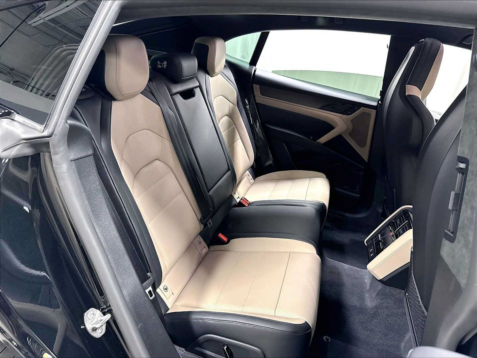 New 2026 Porsche Cayenne Turbo AWD/4WD image 30