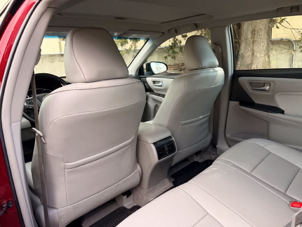 Used 2016 Toyota Camry XLE w/ Moonroof Package FWD image 12