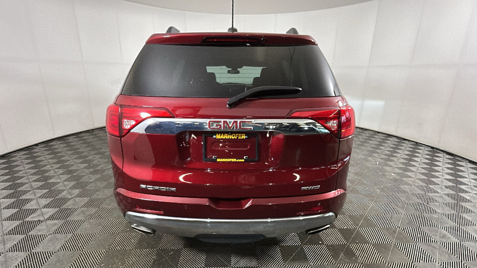 Used 2017 GMC Acadia Denali w/ Technology Package AWD/4WD image 4