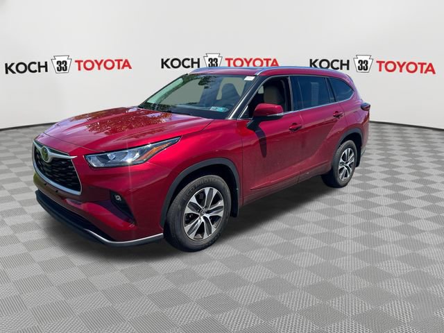 Used 2020 Toyota Highlander XLE AWD/4WD image 3