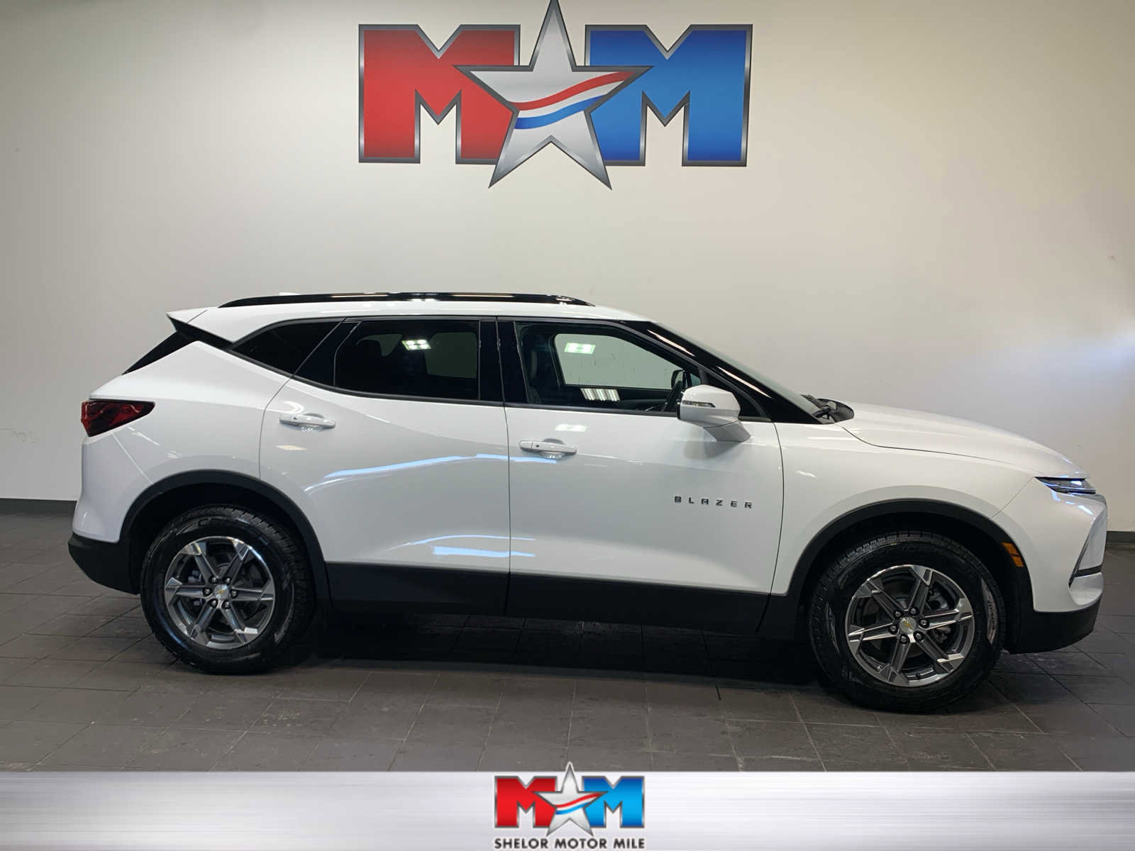 Used 2023 Chevrolet Blazer LT image 1