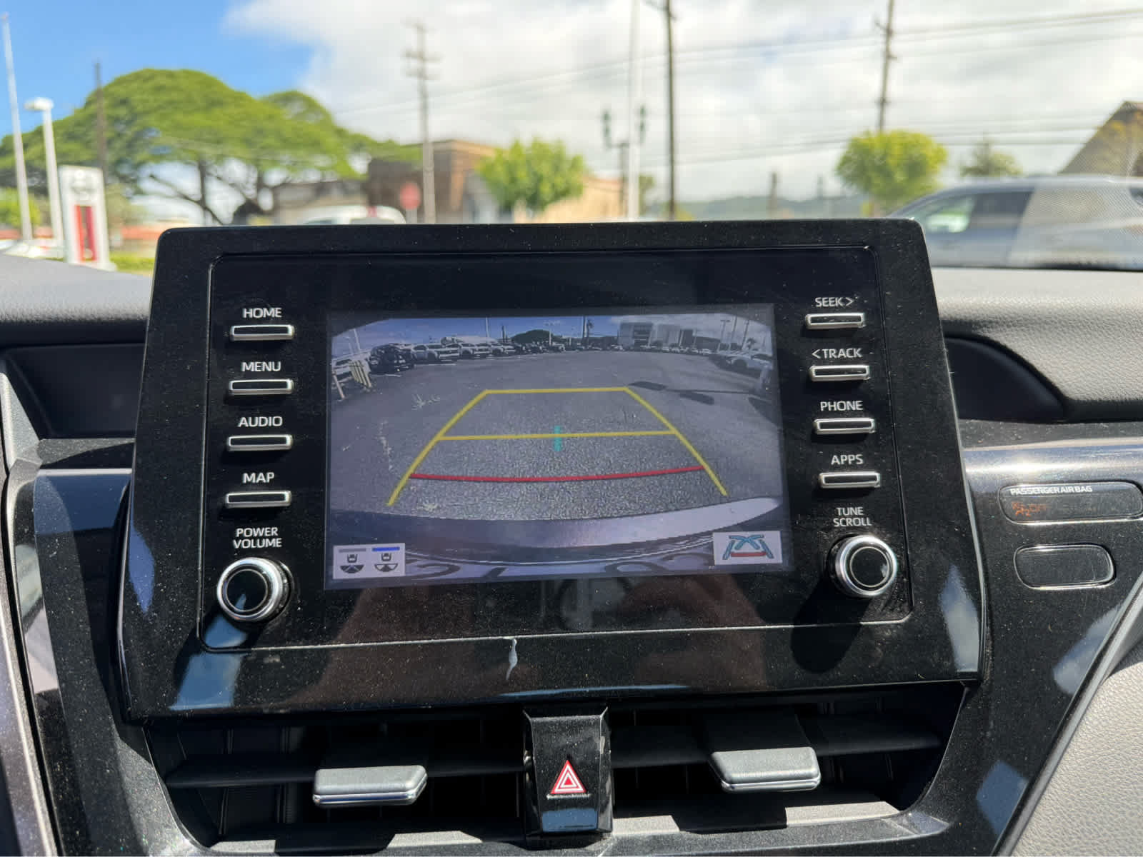 Used 2022 Toyota Camry SE FWD image 8