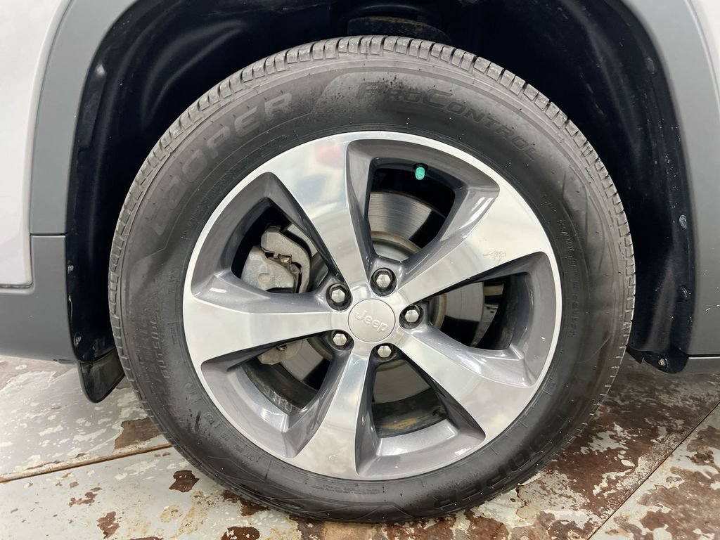 Used 2019 Jeep Cherokee Limited FWD image 26