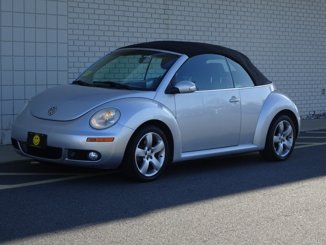 Used 2006 Volkswagen Beetle Convertible w/ Package 2 image 2