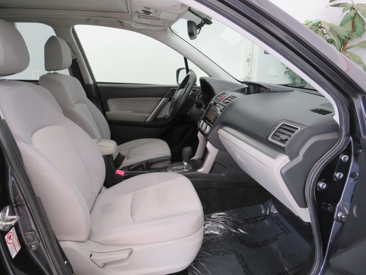 Used 2016 Subaru Forester 2.5i Premium w/ All-Weather Package image 11