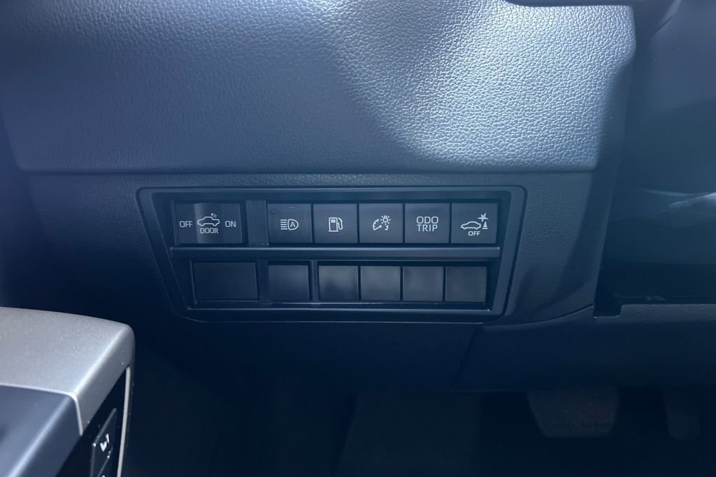 Used 2024 Toyota Tundra Limited AWD/4WD image 32