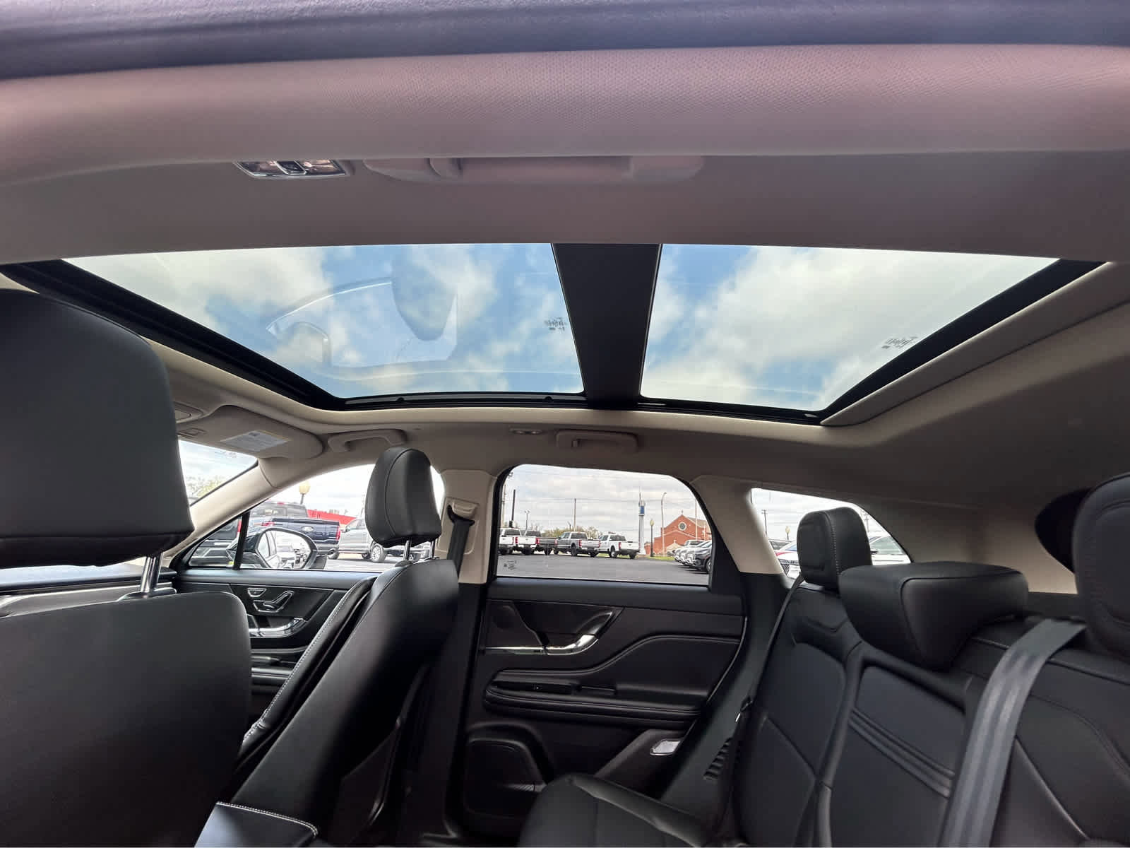 Used 2024 Lincoln Corsair Grand Touring w/ Rear Removable Package Tray image 13