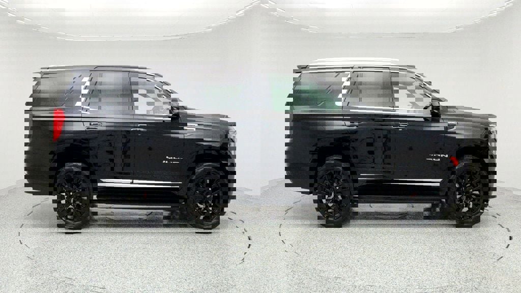 Used 2021 GMC Yukon SLT w/ SLT Premium Package image 4