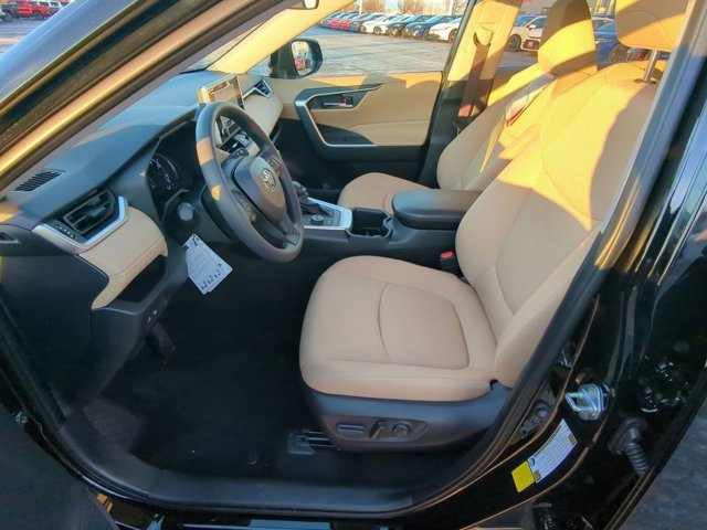 Used 2025 Toyota RAV4 XLE image 8