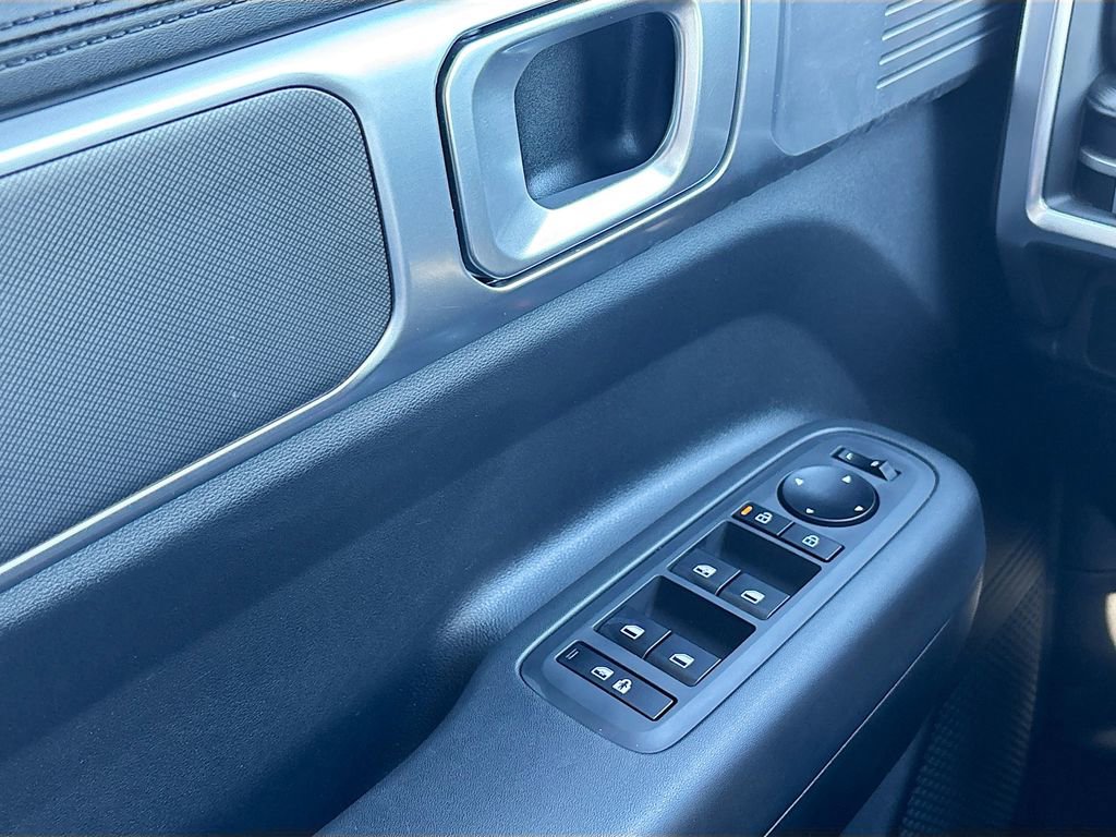 Used 2025 Hyundai Santa Fe SE image 17