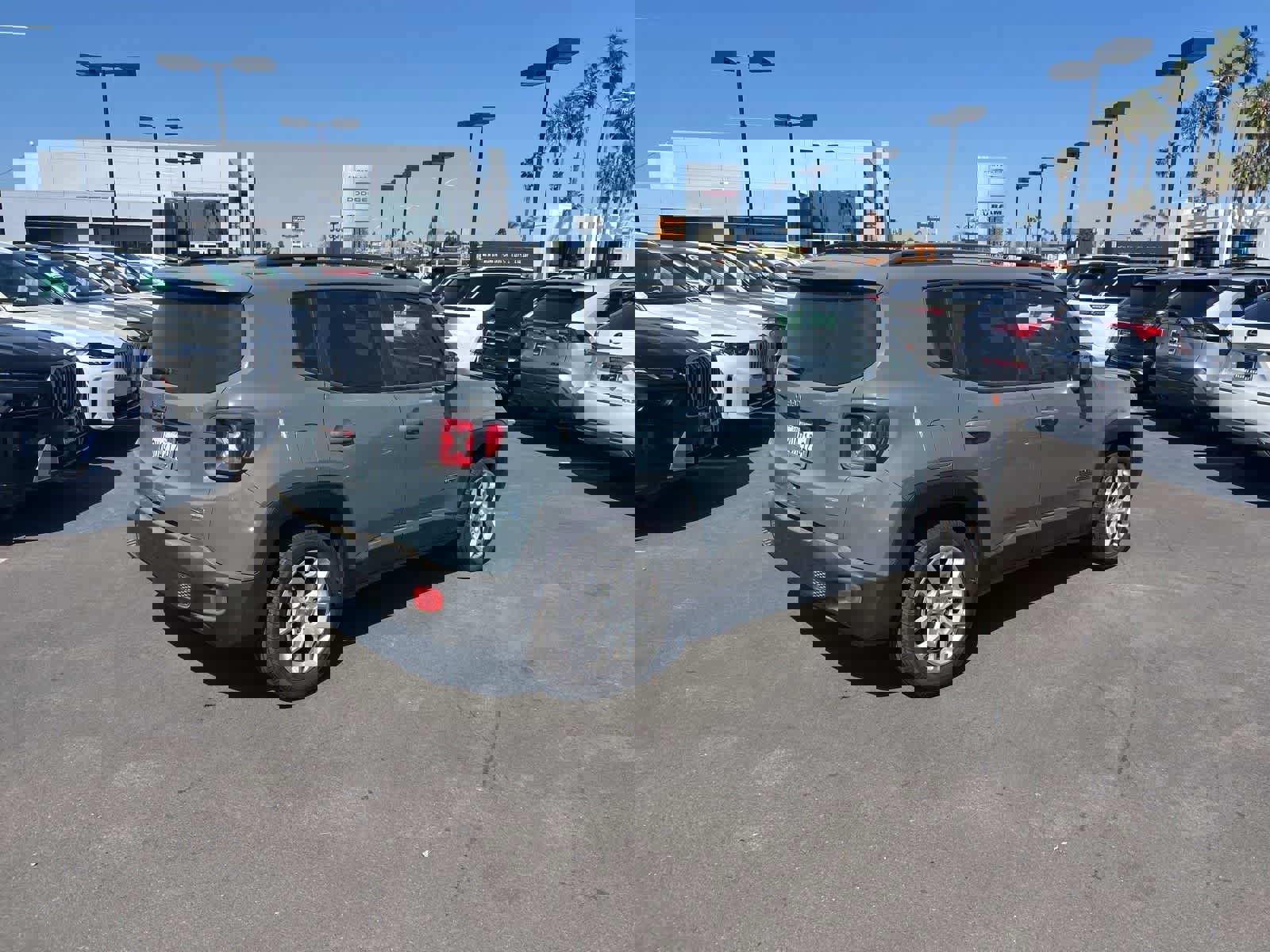 Used 2018 Jeep Renegade Latitude image 7