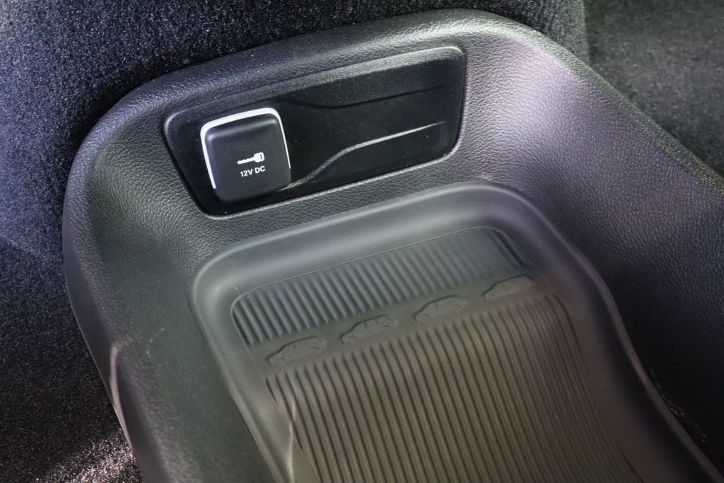 Used 2026 Chrysler Pacifica Select FWD image 25