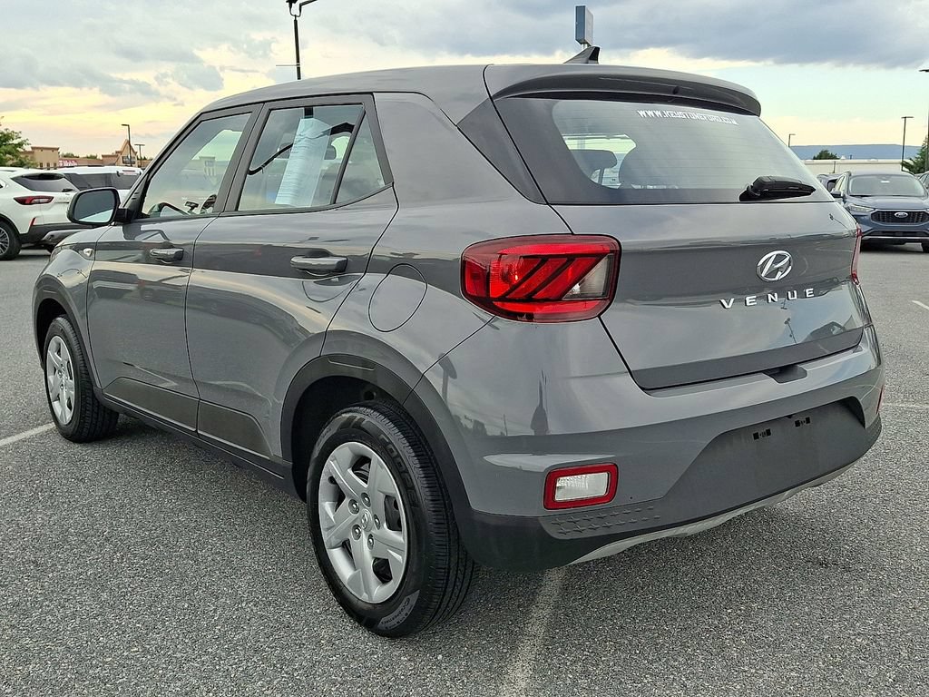 Used 2020 Hyundai Venue SE FWD image 4
