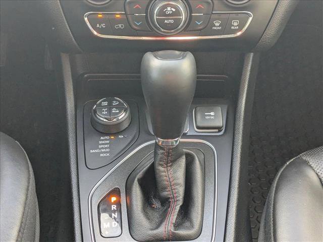 Used 2019 Jeep Cherokee Trailhawk image 11