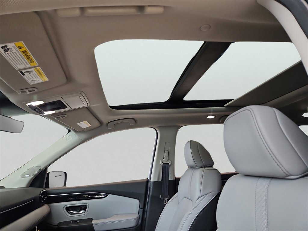New 2025 Honda Pilot Touring image 7