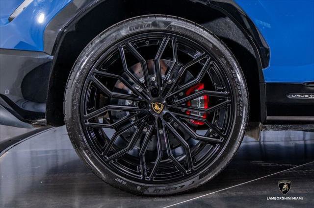 Used 2025 Lamborghini Urus SE AWD/4WD image 32