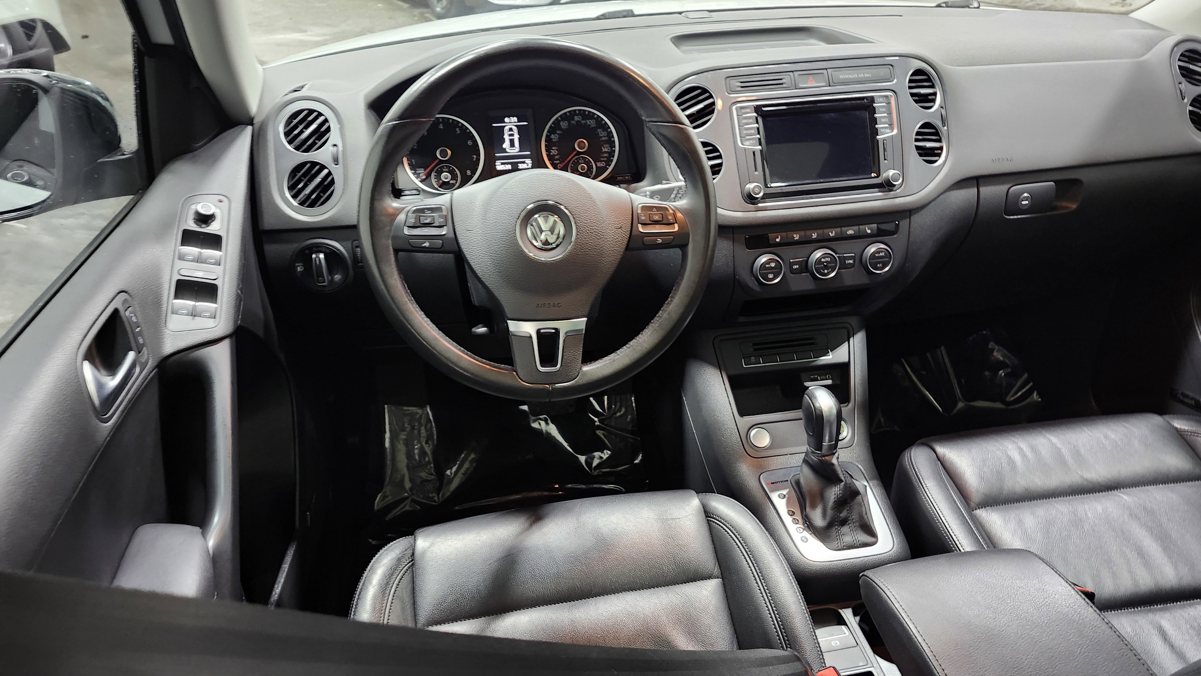 Used 2017 Volkswagen Tiguan SEL image 25