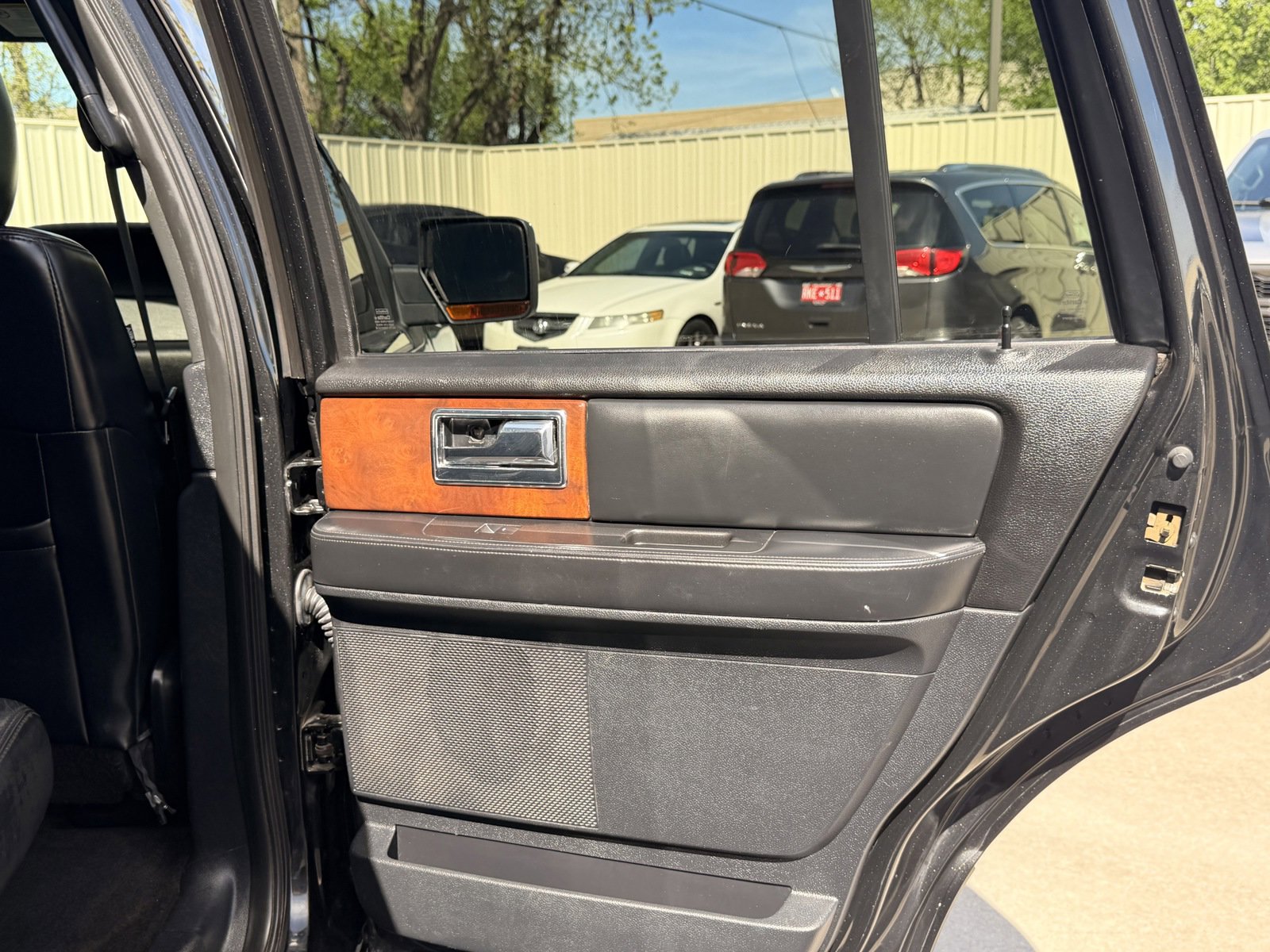 Used 2015 Lincoln Navigator 4WD image 23