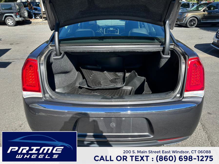 Used 2017 Chrysler 300 Limited w/ Value Package image 11