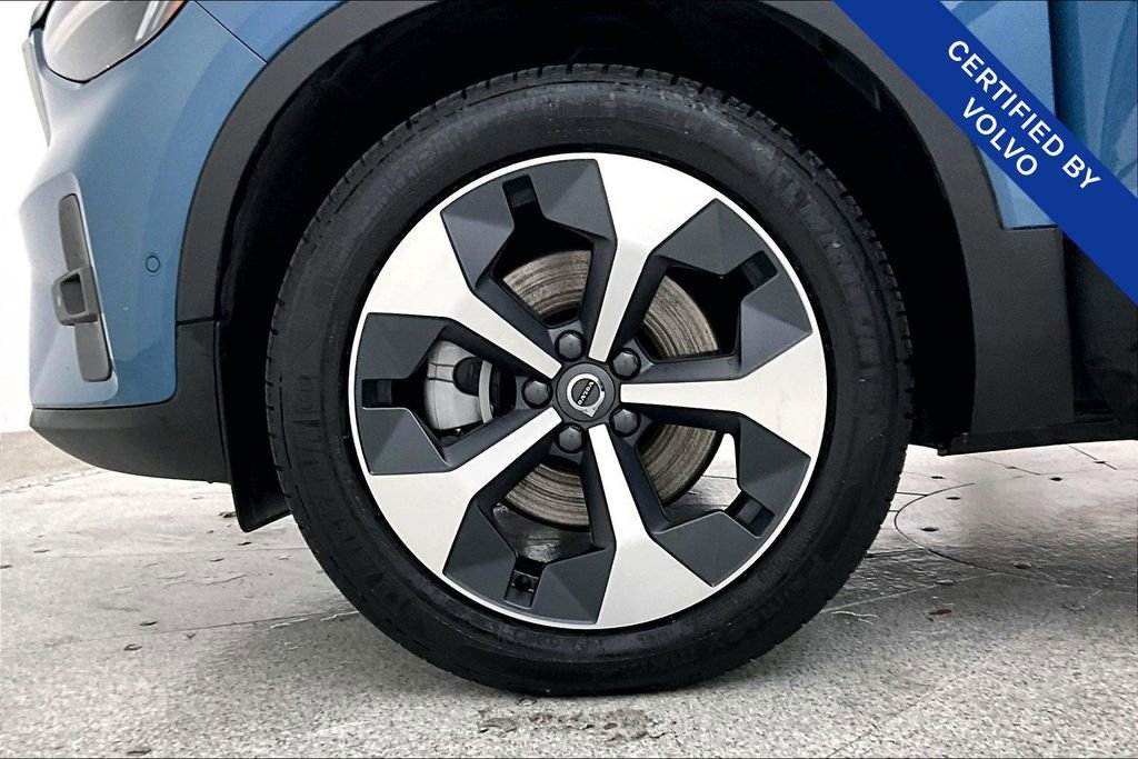 Used 2025 Volvo XC40 B5 Plus image 12